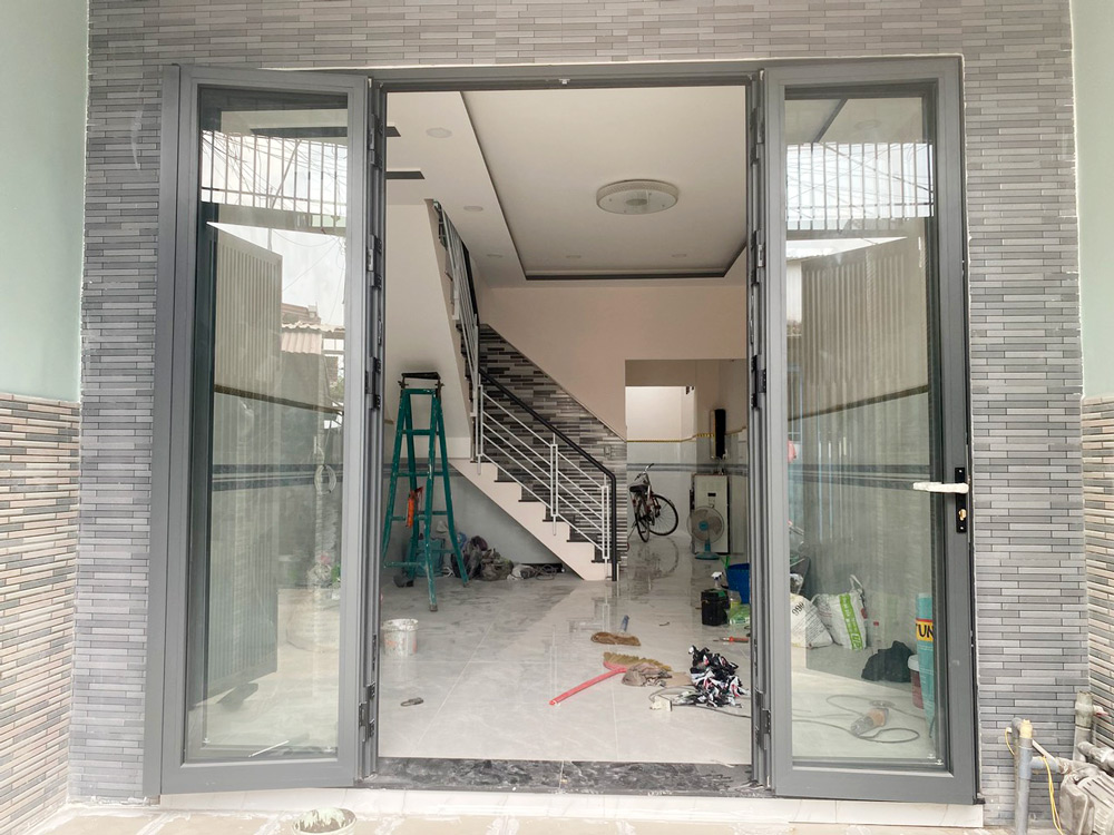 cua-di-mo-quay-nhom-xingfa-phuchung-1