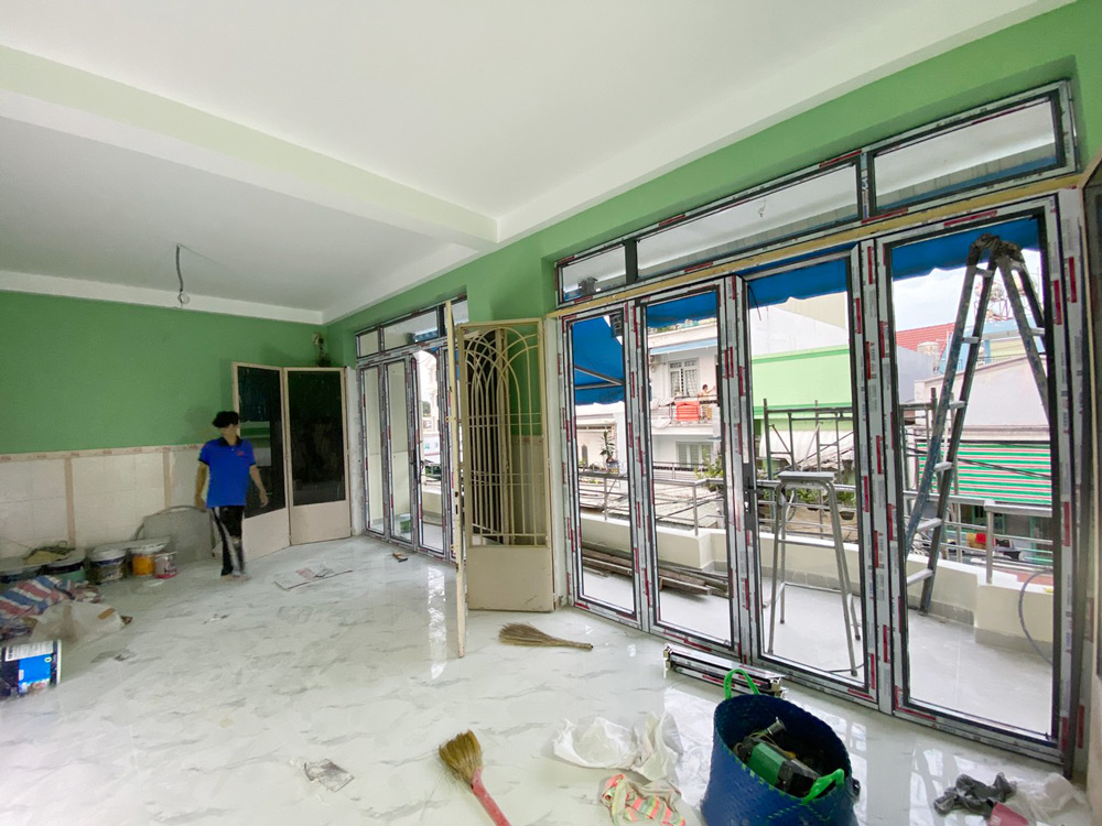 cua-di-mo-quay-nhom-xingfa-phuchung-2